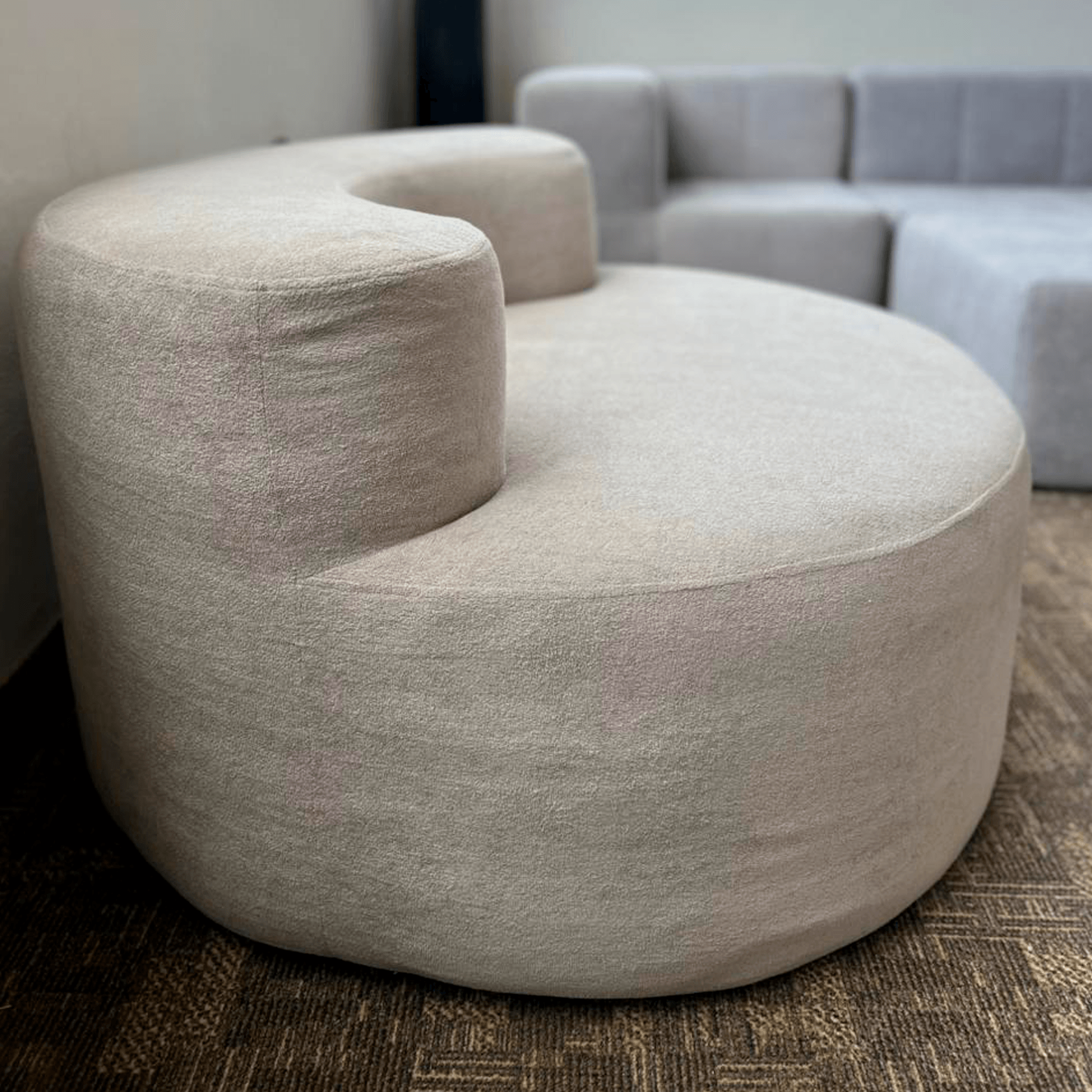 Poltrona Iris na Caixa - Design Orgânico e Praticidade Inovadora