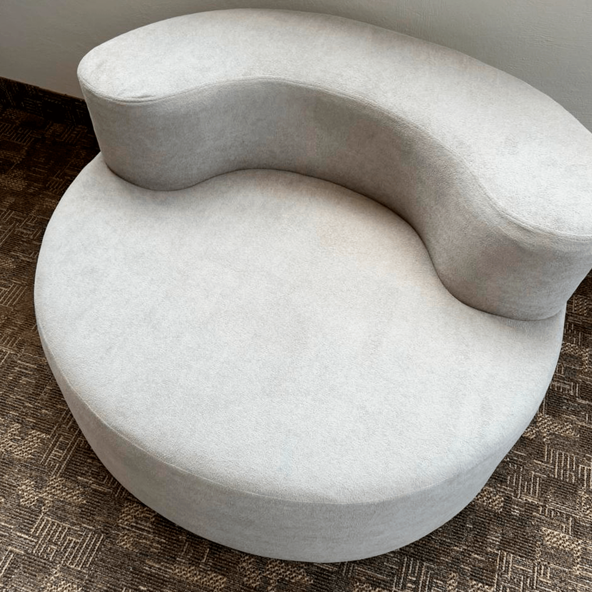 Poltrona Iris na Caixa - Design Orgânico e Praticidade Inovadora